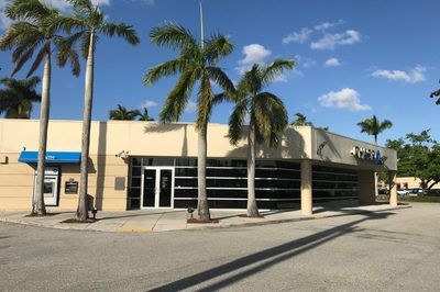 8851 Glades Road 1